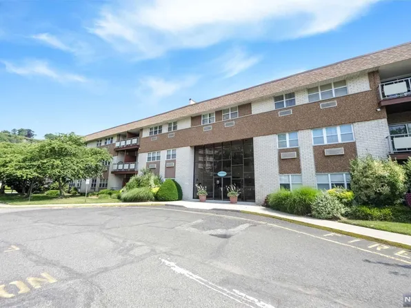 1111 River Rd #F10, Edgewater, NJ 07020