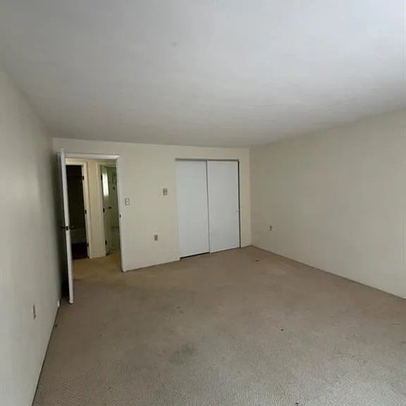 338 Grove St — Photo 5