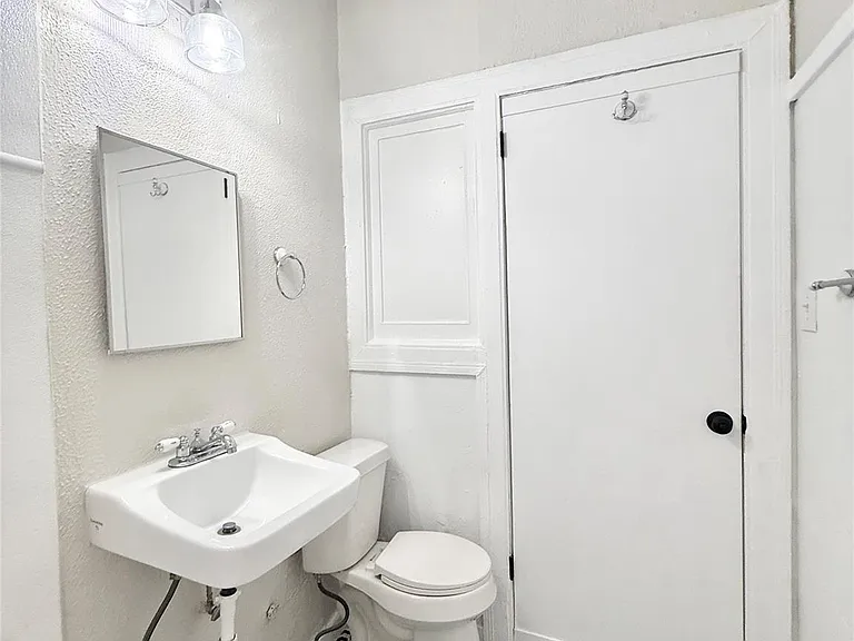 3920 Fannin St #110 — Photo 16