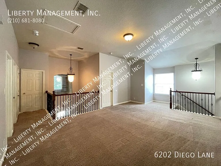 6202 Diego Ln — Photo 25
