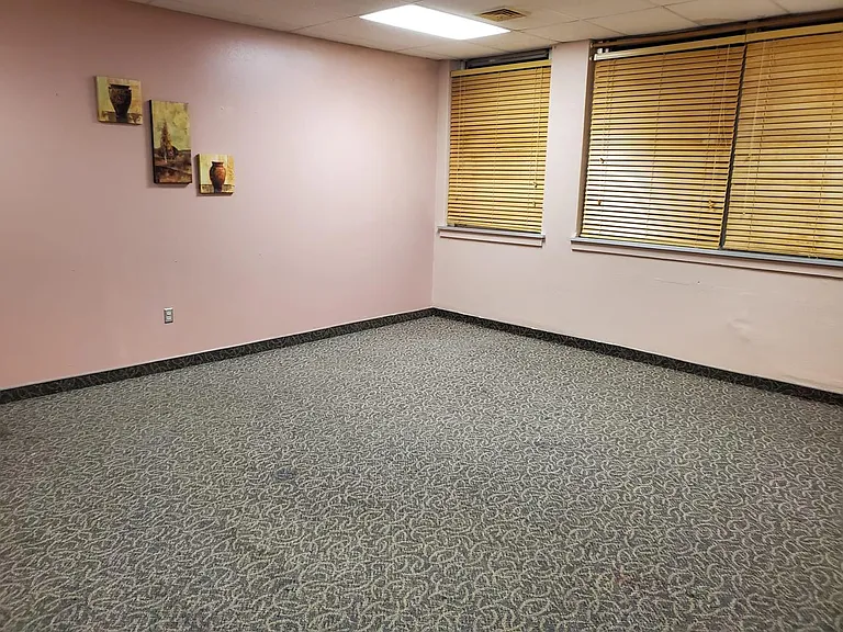 401 W Luverne St #2 — Photo 10