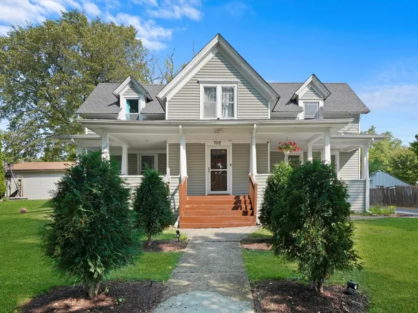 702 Dewey St, Harvard, IL 60033