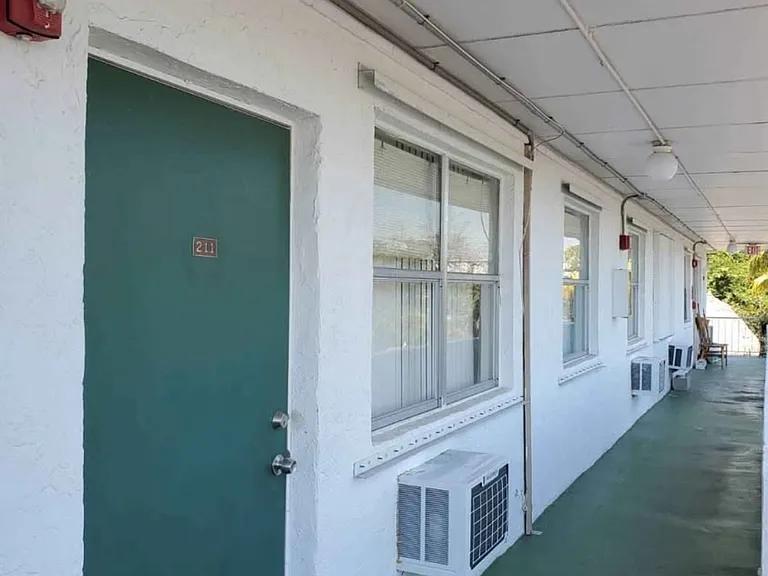 3211 SW 44th St #211 — Photo 5