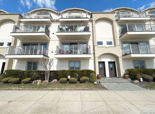 353 W Broadway Blvd, Long Beach, NY 11561