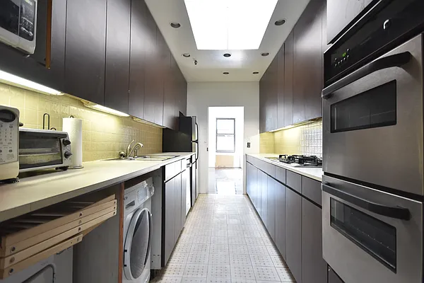 Rented by Green Line Realty | media 8