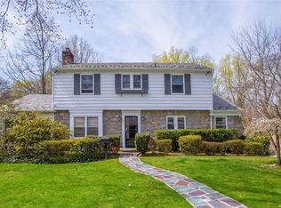 4 Sussex Rd, Great Neck, NY 11020