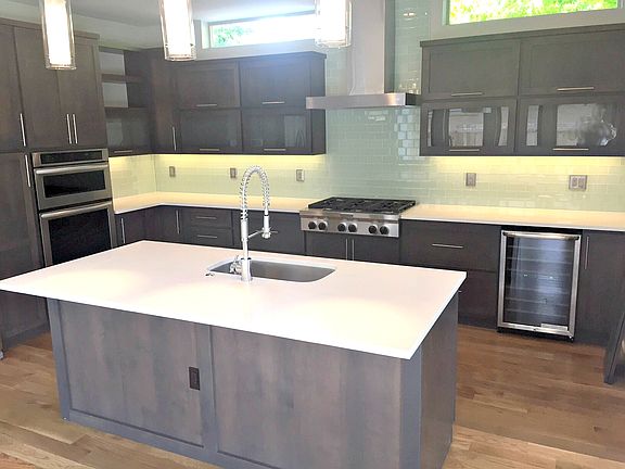 Kitchen with 36" pro cooktop