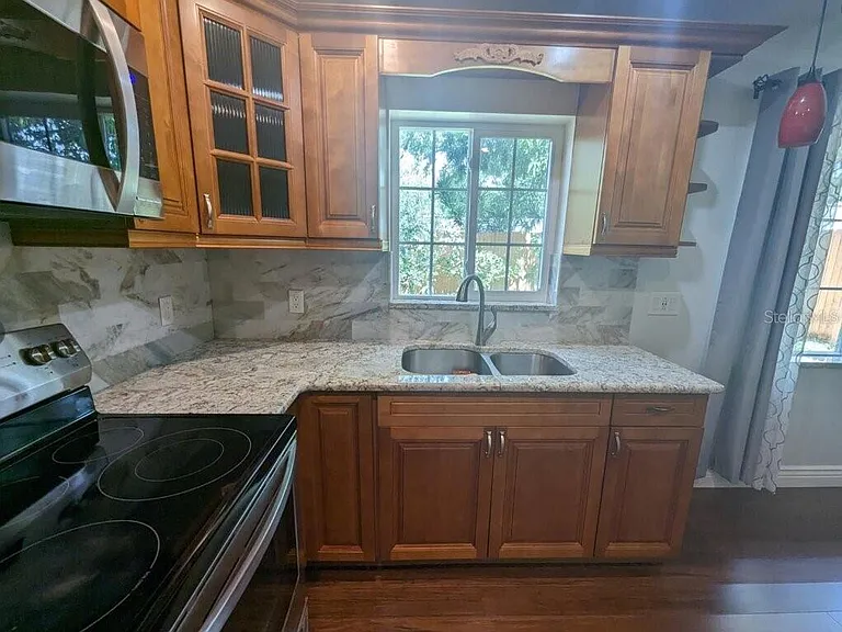 1602 Amberlea Dr S — Photo 3