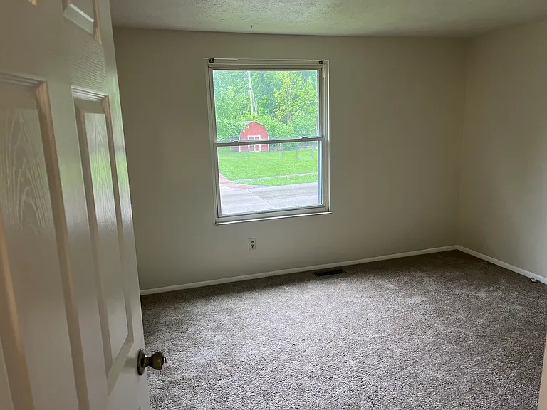 8734 Crestpointe Dr — Photo 10