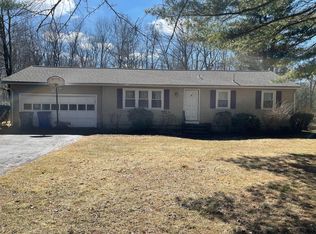 41 Carriage Ln, Amherst, MA 01002