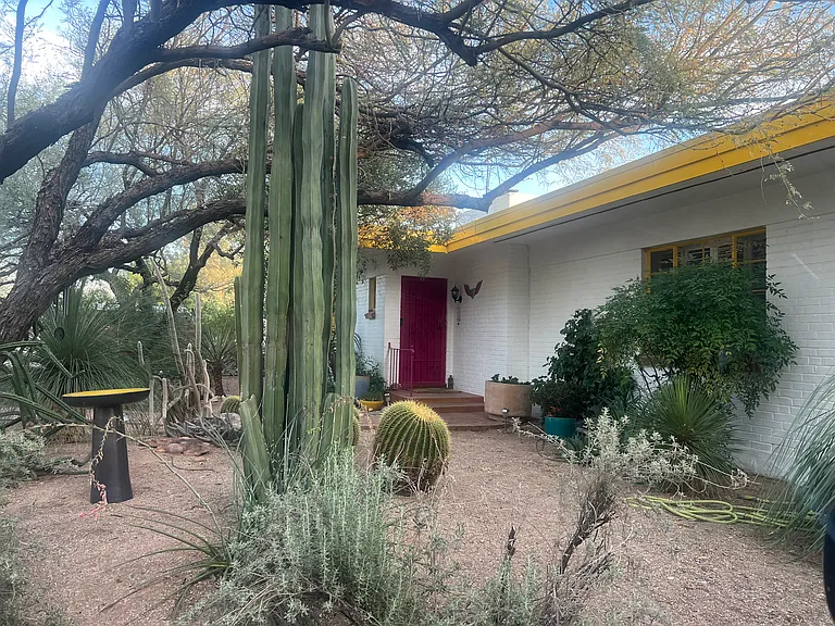 3928 E Calle De Jardin — Photo 3