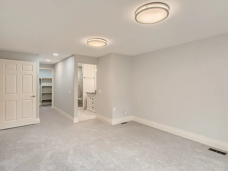 32 Condolea Dr — Photo 10