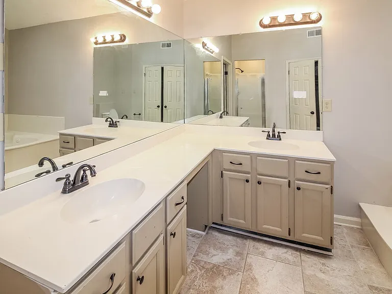 1104 Fox Trace Cv — Photo 12