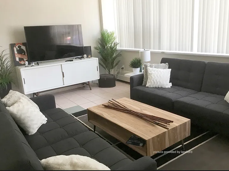 105 Raglan Ave — Photo 10