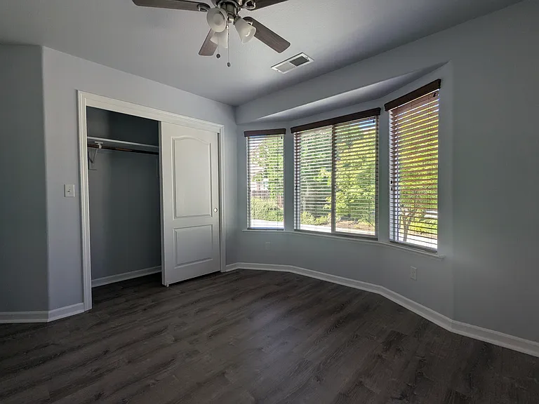 286 Santa Barbara Ave — Photo 32