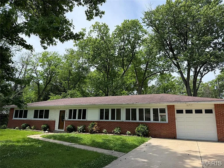 709 Elkington Ln — Photo 2