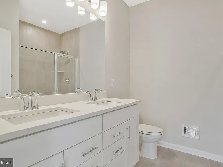 244 Mainstream Dr — Photo 20
