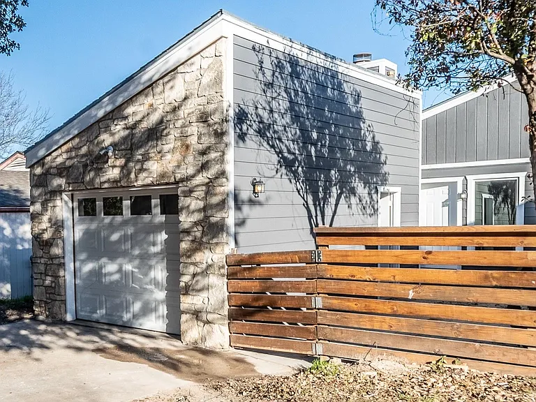 915 Sirocco Dr #A — Photo 7