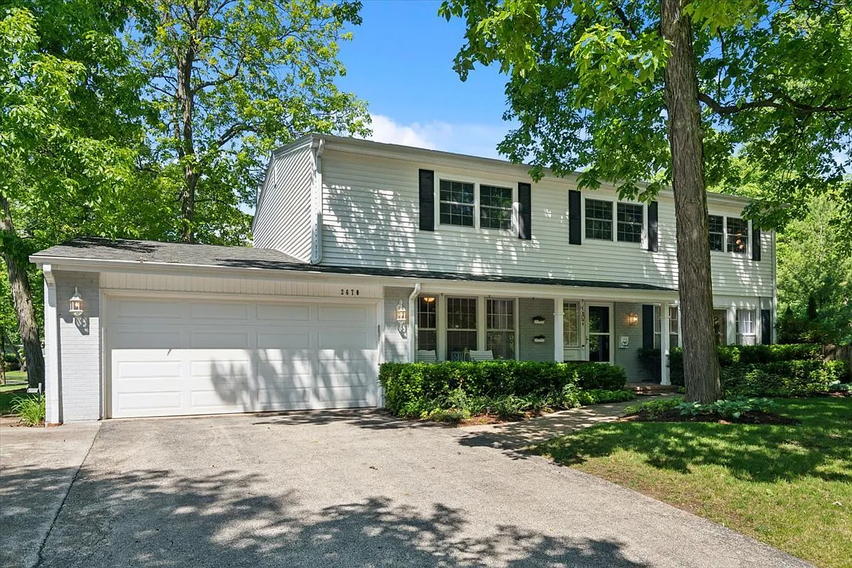 2670 Summit Ave photo 1