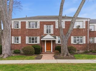 22 Nathan Hale Dr APT 80A, Huntington, NY 11743