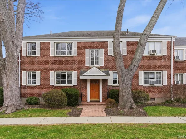 22 Nathan Hale Drive #80A, Huntington, NY 11743