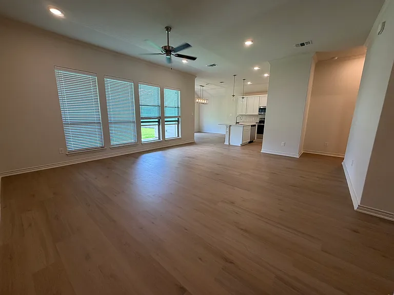 10225 Eaglefire Dr — Photo 2