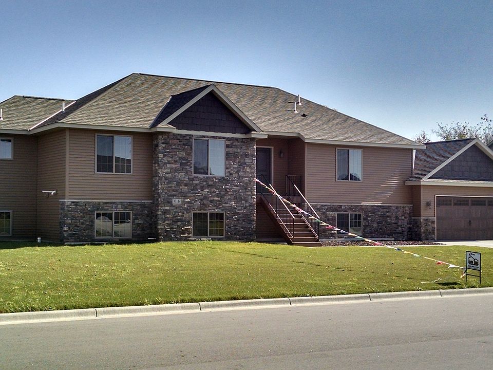 Large corner lot in culdesac