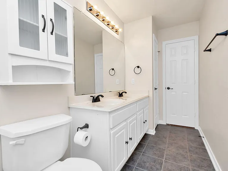 16510 Bluff Springs Dr — Photo 40