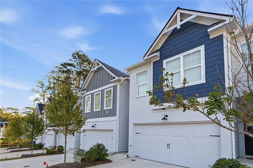 3 bed, 2.5 bath, 1808 sqft, $2,200 — Photo 2