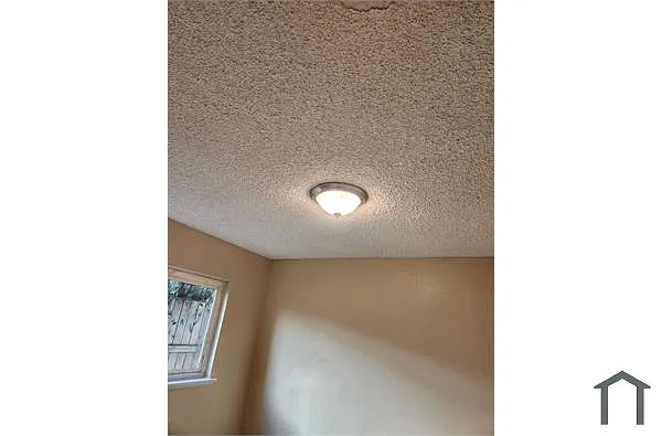 Building Photo - 5 E Saginaw Way #102