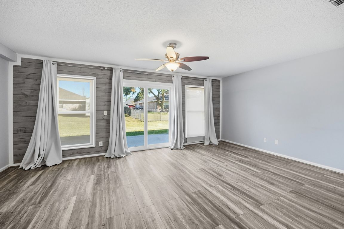 next background image