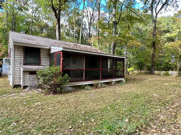 905 Long Point Rd, Hague, VA 22469