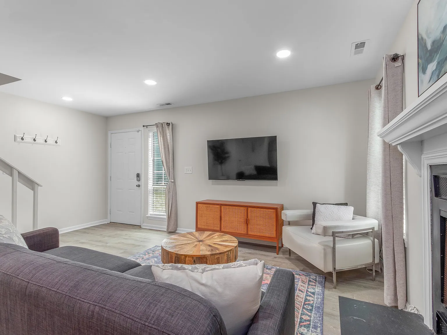 2 bed, 2.5 bath, 1254 sqft, $3,000 — Photo 3