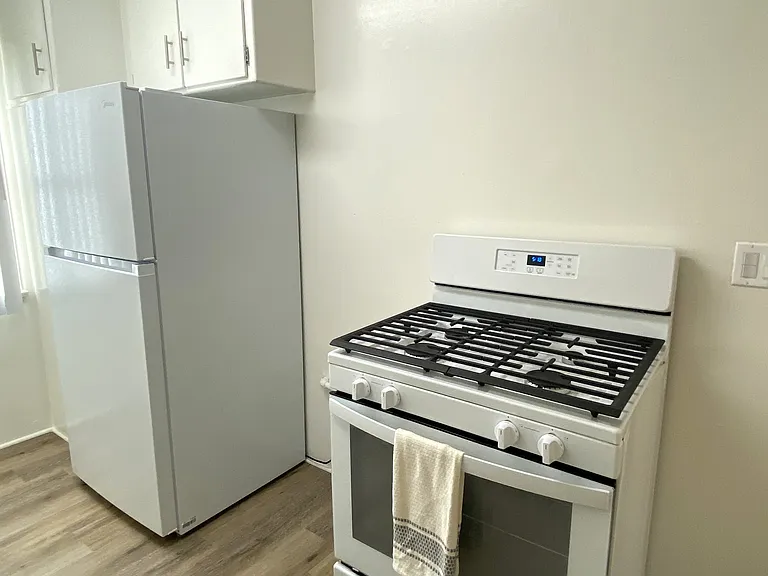 Grismer Cove Apartments — Photo 11