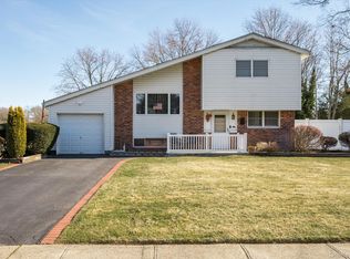 1 Shawnee Lane, Commack, NY 11725