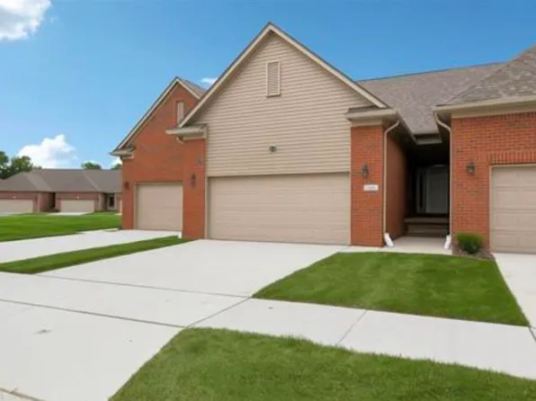 48810 Birmingham Dr, Chesterfield, MI 48047