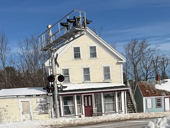 2nd image of 271 Main Street