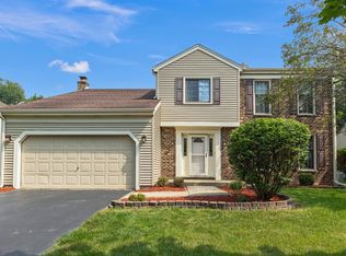 487 Newport Dr, Naperville, IL 60565