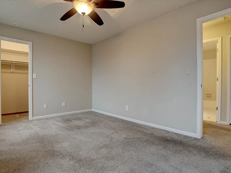 10701 Hobbit Ln — Photo 26