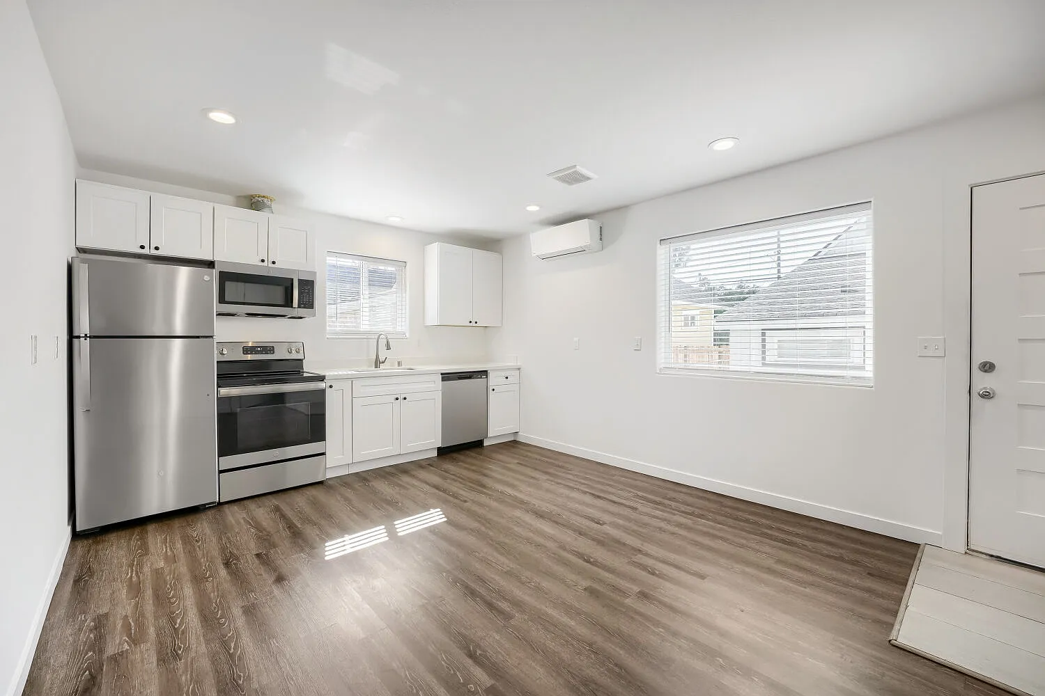 2 bed, 625 sqft, $2,100 — Photo 4