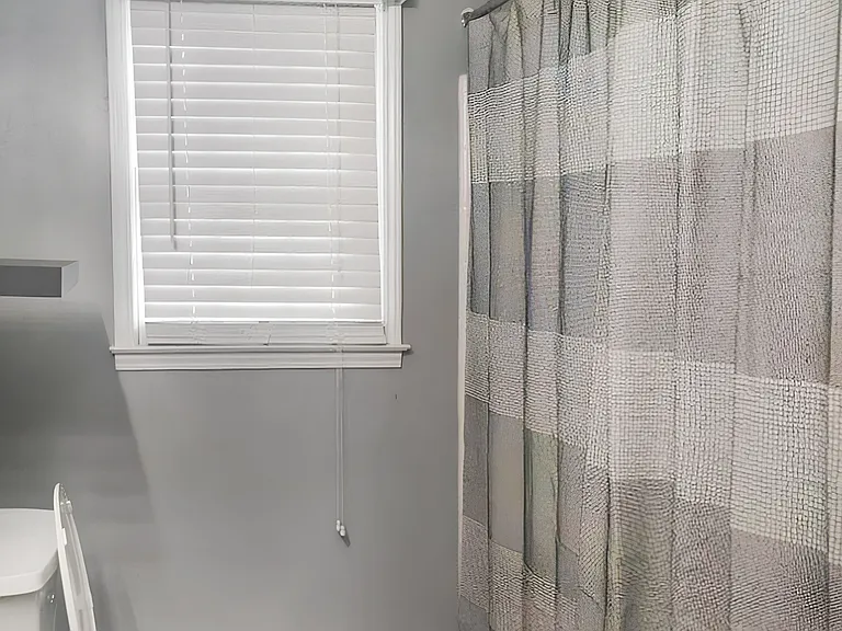 shared bathroom upstairs