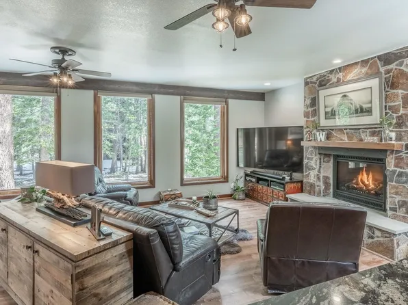 139 Ridgecrest Dr, Mammoth Lakes, CA 93546
