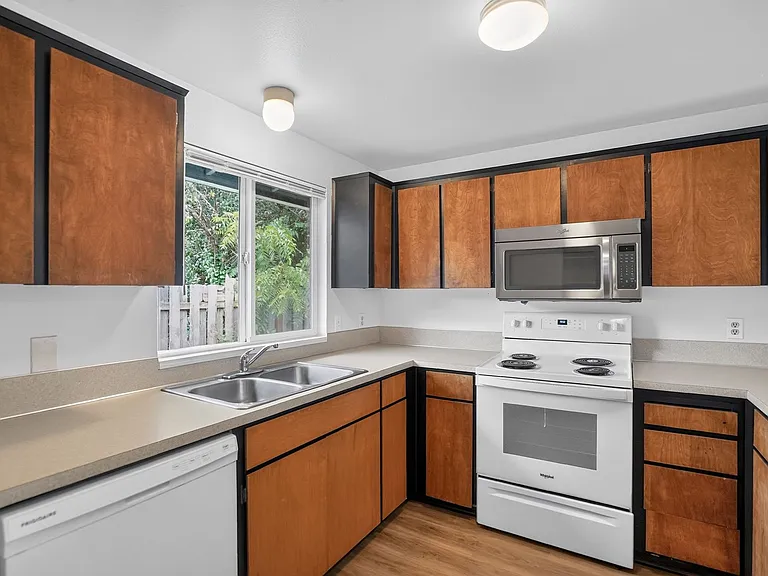 2114 A St #4 — Photo 7