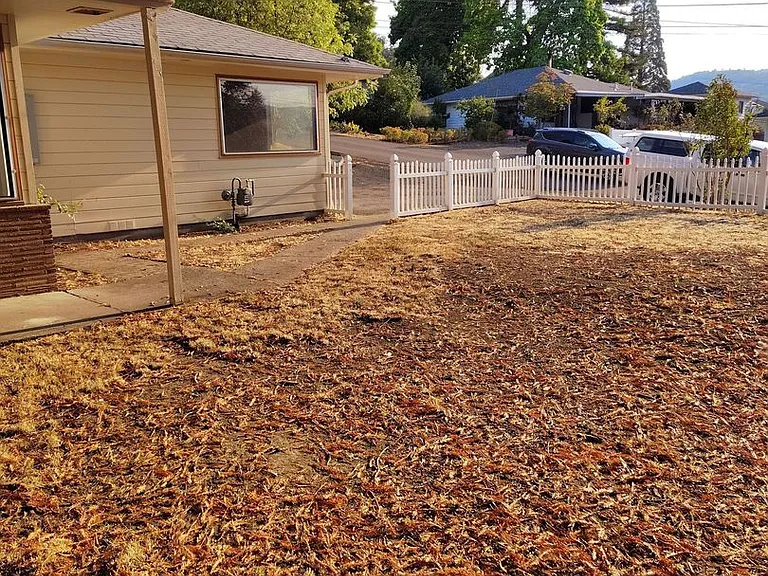 1812 NW Dogwood St — Photo 1