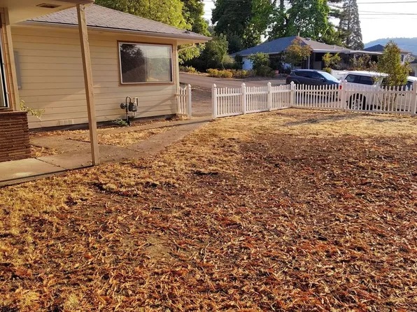 1812 NW Dogwood St, Roseburg, OR 97471
