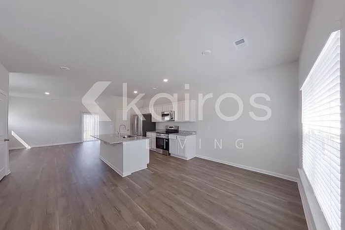2401 Banyon Cir — Photo 4