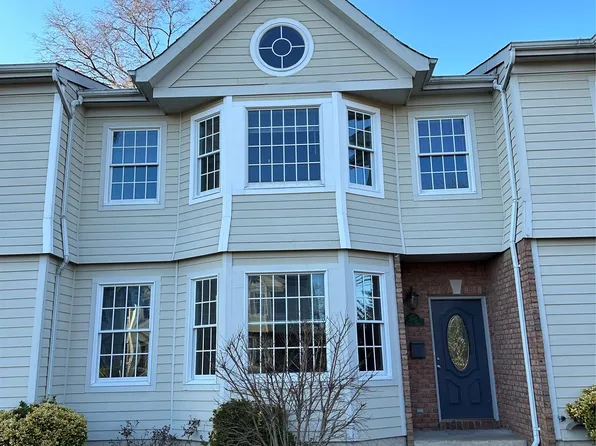 7803 Shore Rd, Port Washington, NY 11050