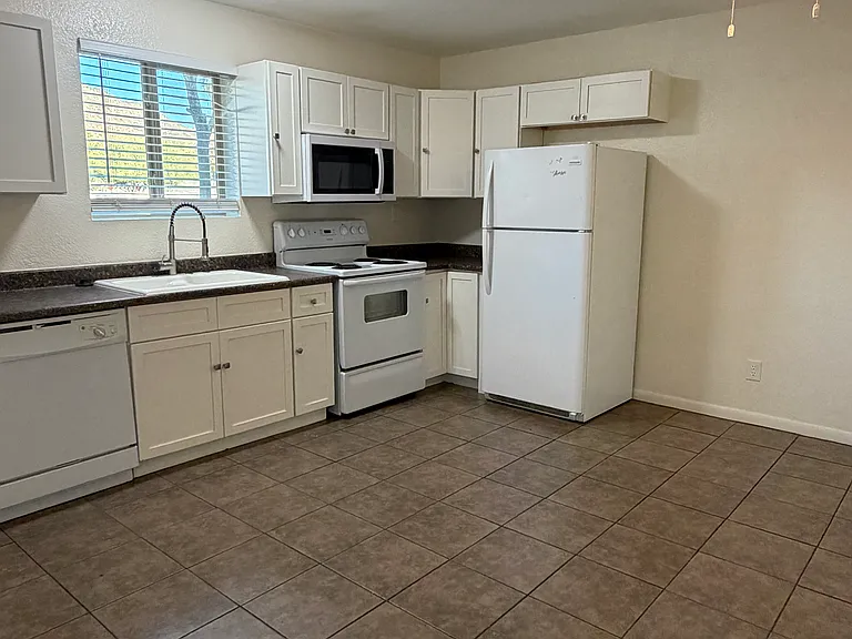 1420 E Brown St #B — Photo 5