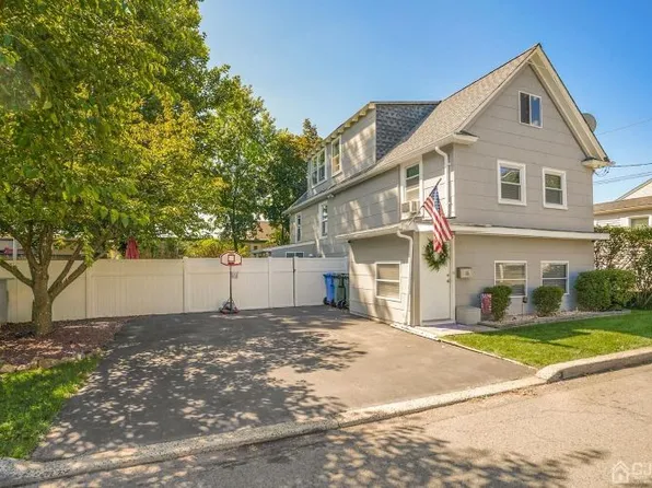 33 E Coddington Ave, Avenel, NJ 07001