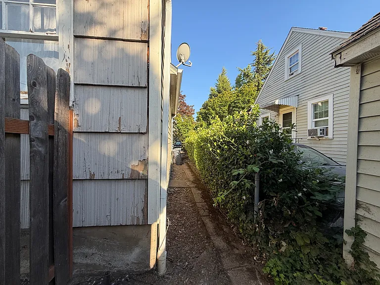 1435 18th St NE — Photo 8